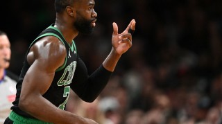 pp电子试玩-调整一下手感！杰伦·布朗半场中投不准&amp;两分球仅9中2