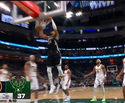 pp电子试玩-根本拦不住！字母哥写意转身轻松双手暴扣