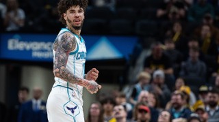 pp电子官方网站-今天不浪今天准！三球首节出战9分钟 7中5&amp;三分4中3砍13分2助