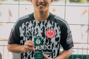 PP电子官网-法鹰首秀双响，官方：堂安律当选法兰克福5-0恩格尔斯全场最佳